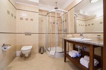 Фото номера Двухместный номер с 2 отдельными кроватями Отель Hotel Prezydent Krynica Zdrój г. Крыница-Здруй 4