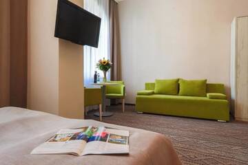Фото номера Трехместный номер Отель Hotel *** NAT Krynica Zdrój г. Крыница-Здруй 12