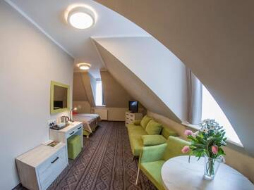 Фото номера Трехместный номер Отель Hotel *** NAT Krynica Zdrój г. Крыница-Здруй 7
